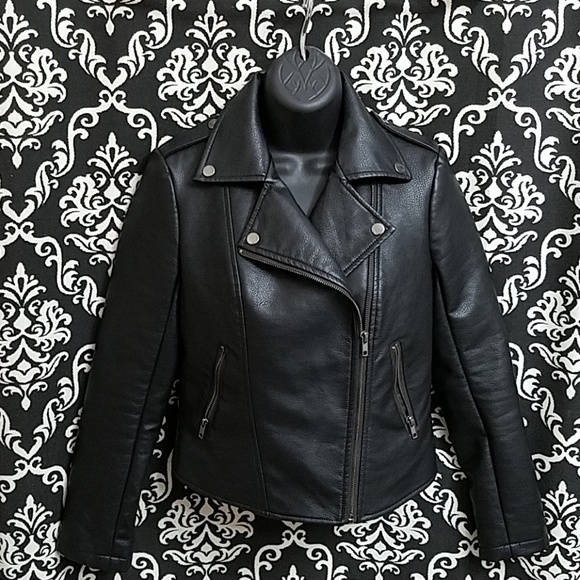 BDG Jackets & Blazers - UO BDG ]BLACK LEATHER FAUX CROPPED MOTO JACKET